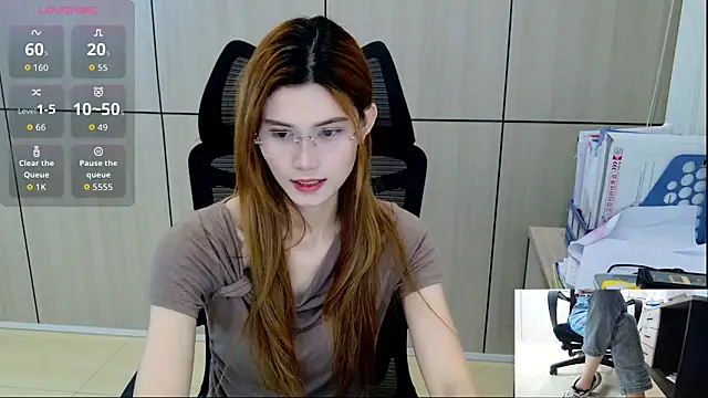 Snapshot of zhen-68 chatting on May 5, 1:35 am zhen-68 online show from May 5, 1:35 am