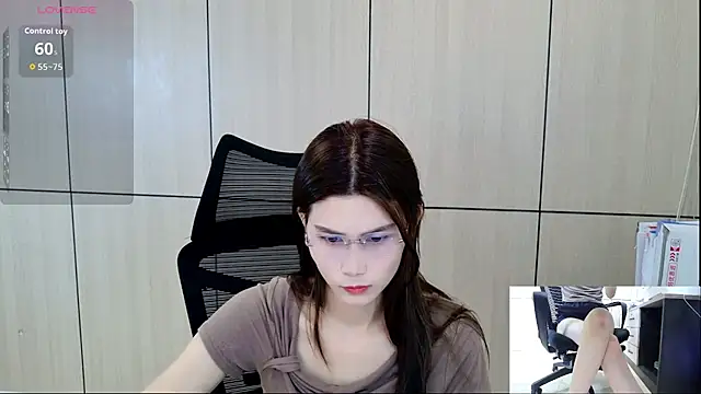 Snapshot of zhen-68 chatting on May 13, 12:52 am zhen-68 online show from May 13, 12:52 am