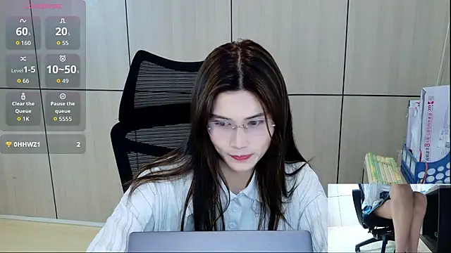 Snapshot of zhen-68 chatting on May 14, 12:50 am zhen-68 online show from May 14, 12:50 am