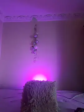 LunaBlaise online show from April 15, 1:07 pm