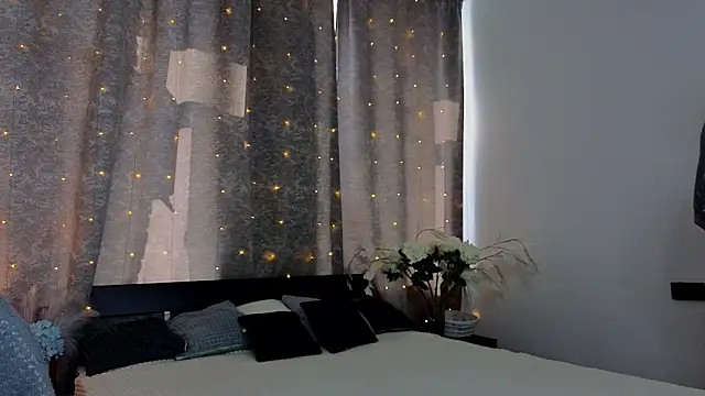 Snapshot of SashaXX_ chatting on February 27, 6:57 am SashaXX online show from February 27, 6:57 am