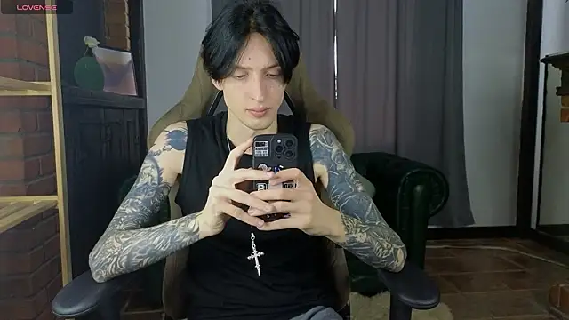 Snapshot of SashaXX_ chatting on February 28, 7:53 am SashaXX online show from February 28, 7:53 am