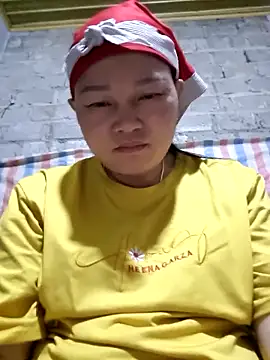 Snapshot of phay79 chatting on May 20, 1:06 pm phay79 online show from May 20, 1:06 pm