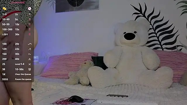 Milla Rose  online show from February 28, 1:23 pm