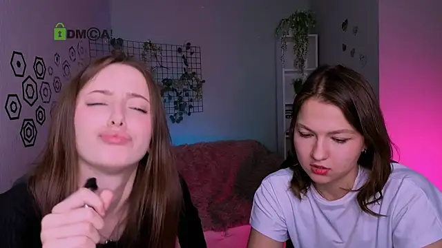 Snapshot of chloe_ley chatting on April 29, 5:30 pm chloe ley online show from April 29, 5:30 pm