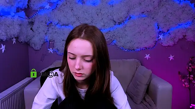 Snapshot of chloe_ley chatting on April 30, 9:59 am chloe ley online show from April 30, 9:59 am
