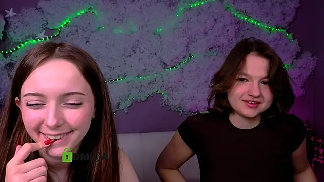 Snapshot of chloe_ley chatting on May 15, 7:10 pm chloe ley online show from May 15, 7:10 pm