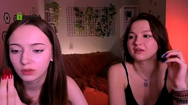 Snapshot of chloe_ley chatting on May 18, 7:09 pm chloe ley online show from May 18, 7:09 pm