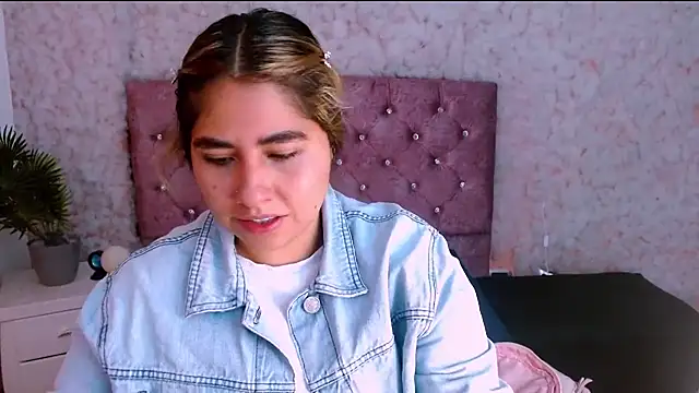 Sofiazaf  online show from April 8, 12:16 pm