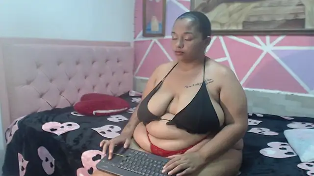 Doll rihana online show from May 28, 1:25 am