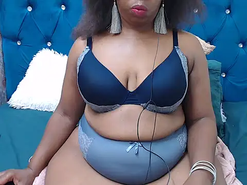 Snapshot of SexyNontyXX chatting on April 12, 2:38 am SexyNontyXX online show from April 12, 2:38 am