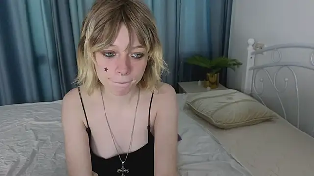 MollySally online show from May 25, 4:18 am