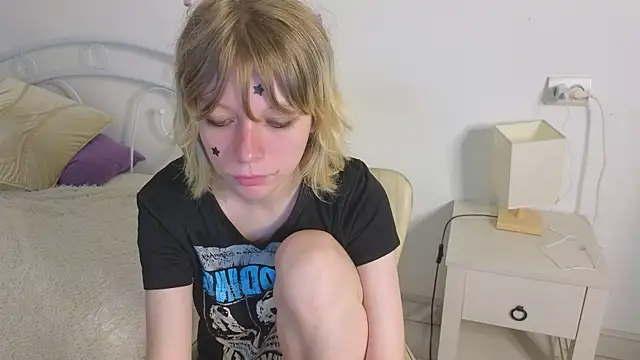 MollySally online show from June 16, 4:15 am
