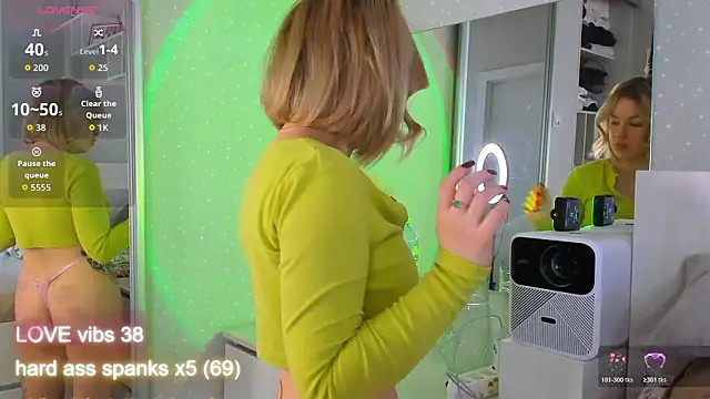 crowned goddess online show from March 19, 1:20 am