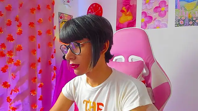 Madeline 21 online show from March 22, 5:11 am