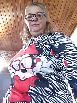 Snapshot of momismilf544 chatting on April 7, 1:33 pm momismilf544 online show from April 7, 1:33 pm