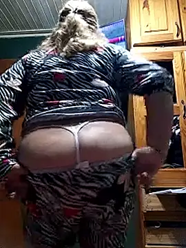 Snapshot of momismilf544 chatting on April 8, 4:12 am momismilf544 online show from April 8, 4:12 am