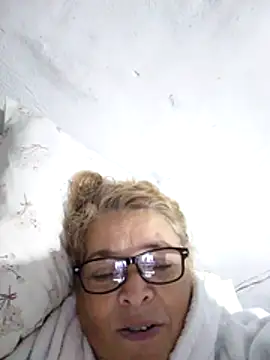 Snapshot of momismilf544 chatting on April 11, 11:25 am momismilf544 online show from April 11, 11:25 am