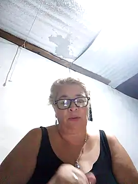 Snapshot of momismilf544 chatting on April 11, 11:31 pm momismilf544 online show from April 11, 11:31 pm