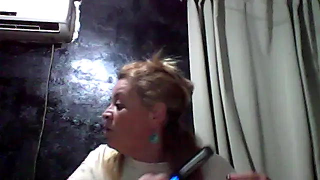 Snapshot of momismilf544 chatting on April 15, 10:21 pm momismilf544 online show from April 15, 10:21 pm