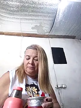 Snapshot of momismilf544 chatting on April 19, 3:44 pm momismilf544 online show from April 19, 3:44 pm