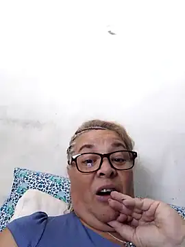 Snapshot of momismilf544 chatting on April 23, 6:21 pm momismilf544 online show from April 23, 6:21 pm