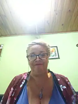 Snapshot of momismilf544 chatting on April 26, 5:21 pm momismilf544 online show from April 26, 5:21 pm