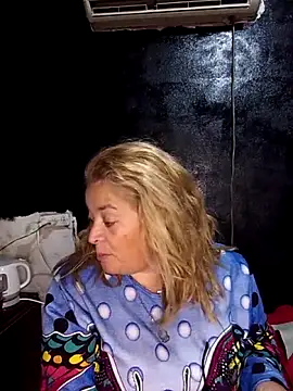 Snapshot of momismilf544 chatting on May 10, 2:39 am momismilf544 online show from May 10, 2:39 am