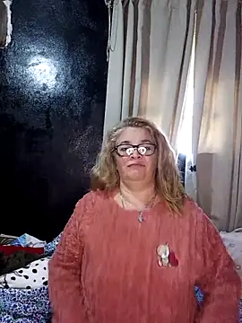 Snapshot of momismilf544 chatting on May 10, 4:45 pm momismilf544 online show from May 10, 4:45 pm