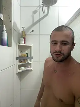 Snapshot of Romaninho chatting on April 16, 11:40 pm Romaninho online show from April 16, 11:40 pm