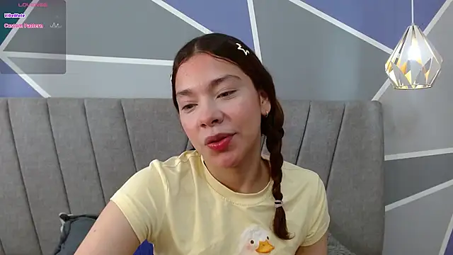 Snapshot of Sweet_kitty_05 chatting on June 12, 5:45 pm Sweet kitty 05 online show from June 12, 5:45 pm