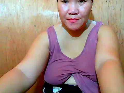 Snapshot of sejuicing_angel chatting on May 12, 3:25 am sejuicing angel online show from May 12, 3:25 am