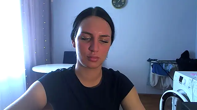 Snapshot of imvika chatting on April 23, 3:52 am imvika online show from April 23, 3:52 am