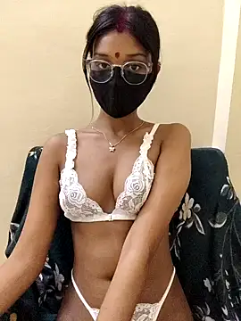 MAYA BED GIRL online show from April 24, 7:16 pm
