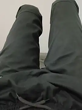 Snapshot of shybullggn chatting on March 1, 4:20 pm shybullggn online show from March 1, 4:20 pm