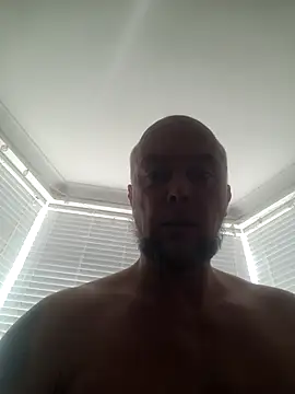 Snapshot of HornyDaddyMuscle chatting on April 10, 8:41 am HornyDaddyMuscle online show from April 10, 8:41 am