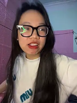 Leeeeiu online show from March 15, 3:07 pm