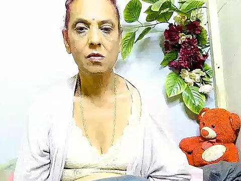 Snapshot of Hot_queen58 chatting on June 24, 5:06 am Hot queen58 online show from June 24, 5:06 am