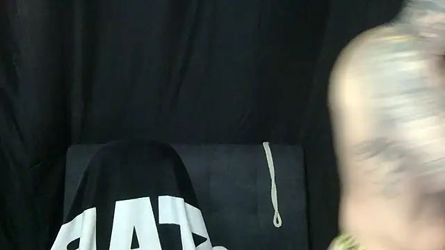 devilWithTats online show from March 27, 11:21 am