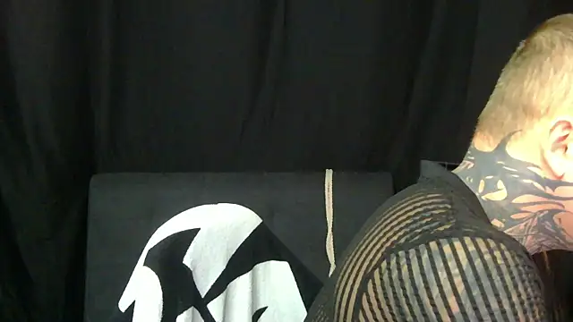 devilWithTats online show from April 11, 6:40 am