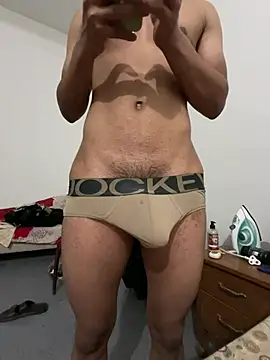 Snapshot of adiii283 chatting on April 5, 12:30 am adiii283 online show from April 5, 12:30 am