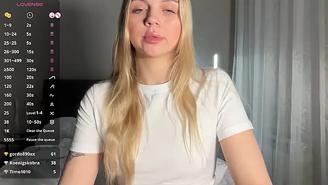 AlexaDeviliciouss online show from April 18, 7:58 pm