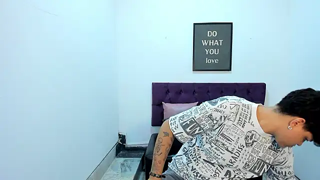 TomBoy Natali online show from March 22, 6:33 pm