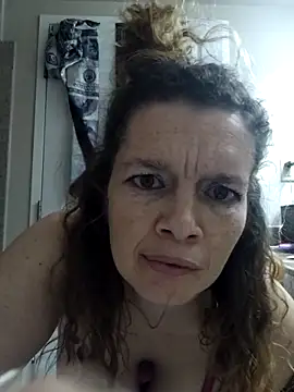 Snapshot of VelvetRae chatting on March 1, 10:06 am VelvetRae online show from March 1, 10:06 am