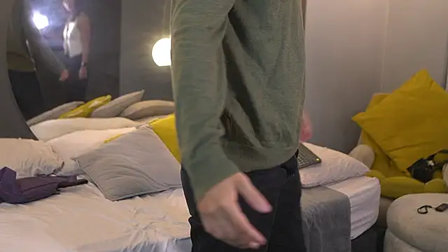 Mia and Belmonth online show from April 5, 4:59 pm