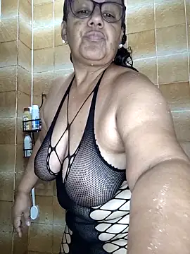 Roxy 77 online show from April 14, 10:27 pm