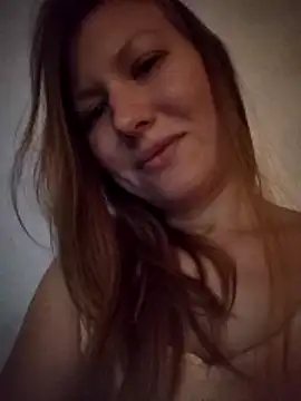 Snapshot of August_Shine chatting on April 10, 6:56 pm August Shine online show from April 10, 6:56 pm