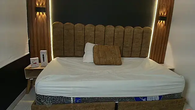 AmbarLee  online show from April 5, 12:13 pm