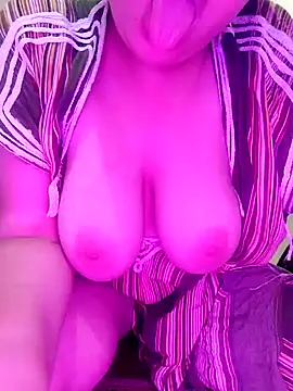 Snapshot of HoT_LiiiNa chatting on August 1, 9:46 pm HoT LiiiNa online show from August 1, 9:46 pm