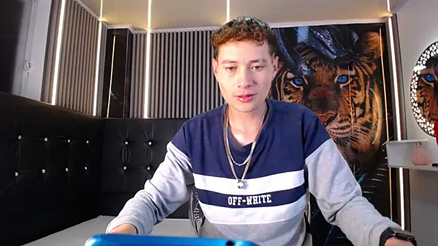 Snapshot of _Santi2 chatting on March 4, 8:59 pm Santi2 online show from March 4, 8:59 pm